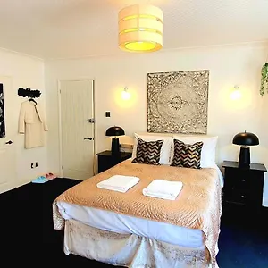 Rose - Free Parking Ensuite Near Uni Homestay