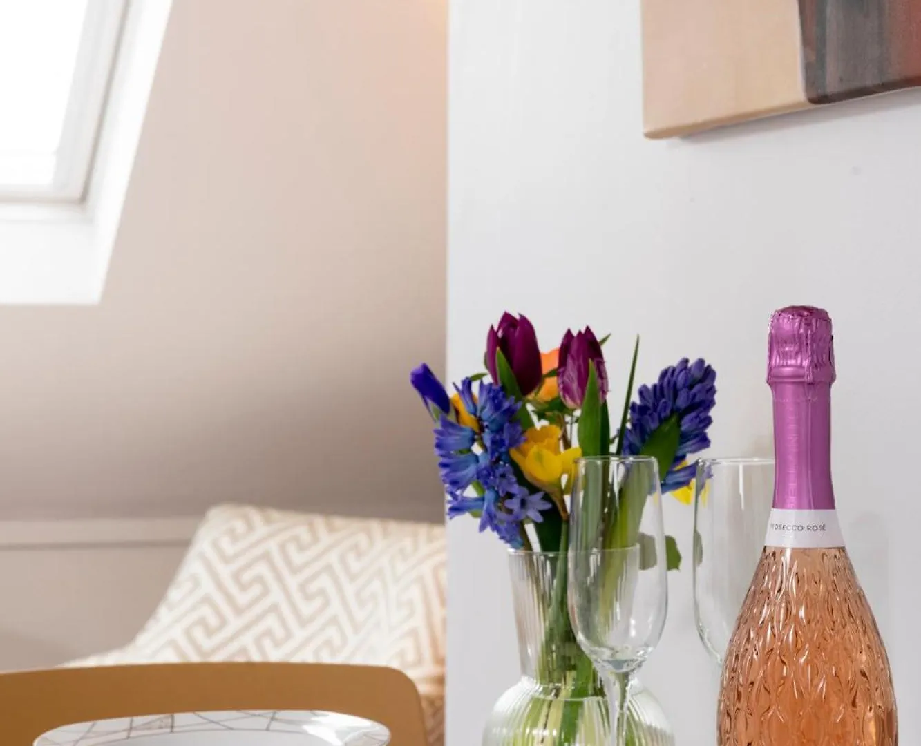 Cosy Loft Retreat, King Bed, En-Suite, Kitchenette, Homestay Brighton