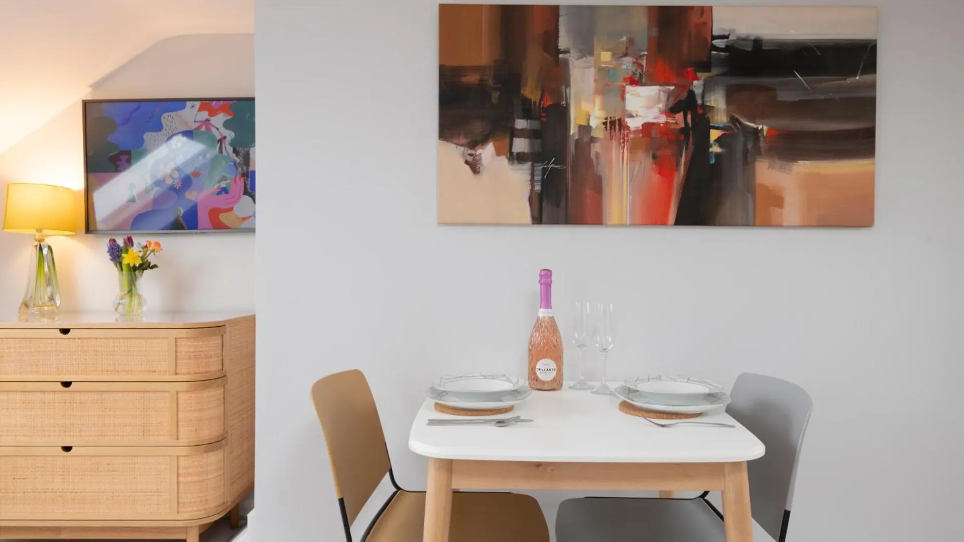 Cosy Loft Retreat, King Bed, En-Suite, Kitchenette, Homestay Μπράιτον 0*,  Ηνωμένο Βασίλειο